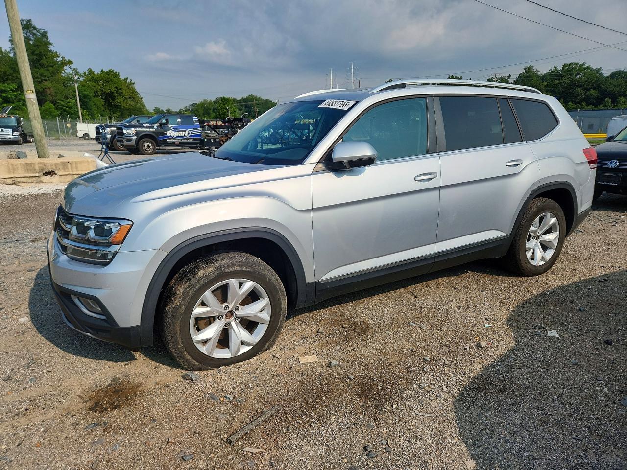 2018 Volkswagen Atlas SEL, VIN 1V2MR2CAXJC533138 — Minor dents and scratches