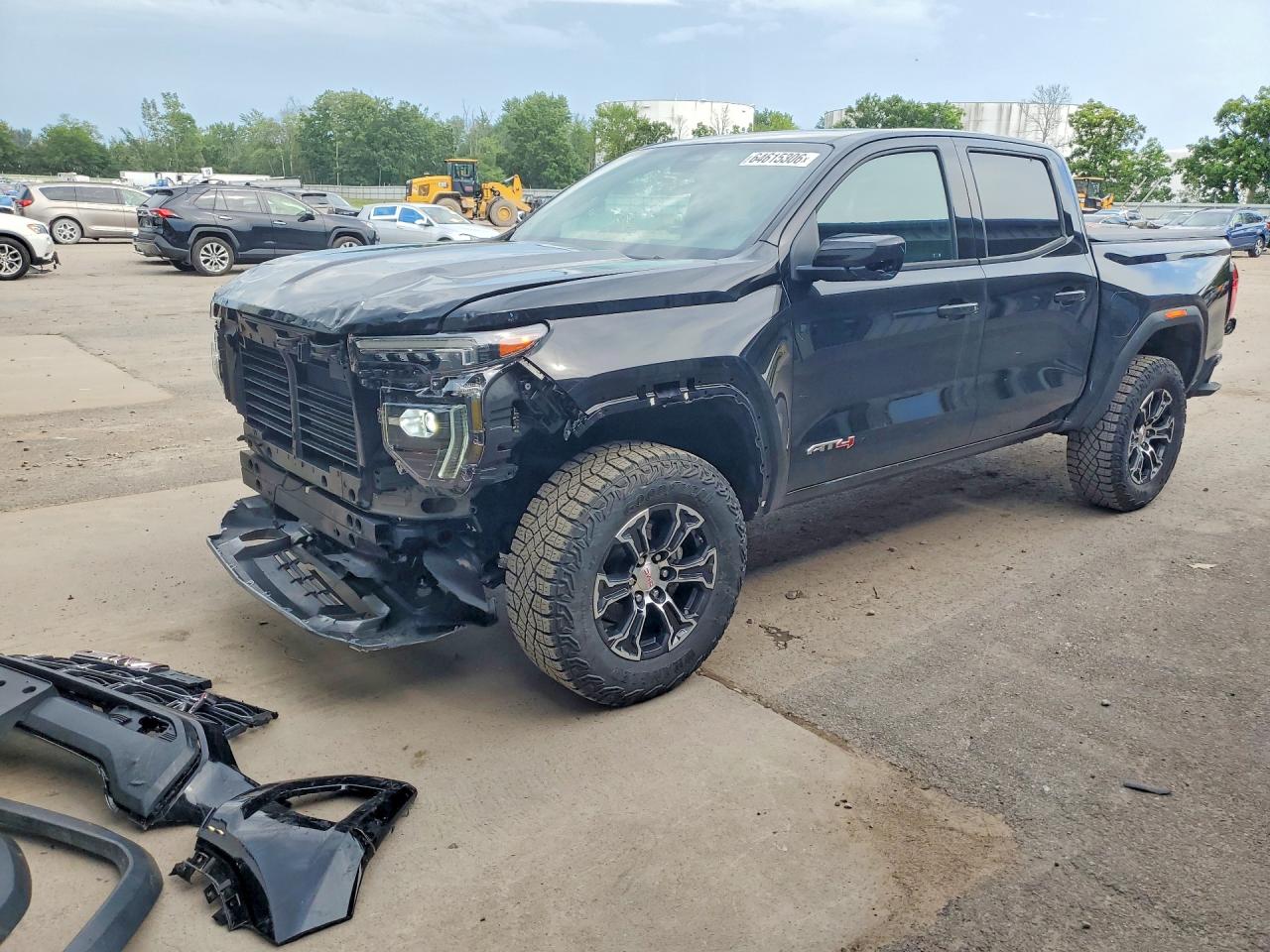 2024 GMC Canyon 4WD AT4, VIN 1GTP6DEK5R1318184 — Перед