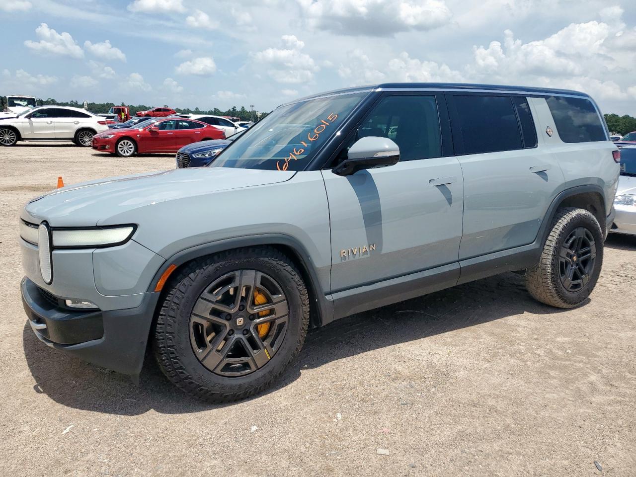 2023 Rivian R1S Adventure, VIN 7PDSGABA5PN016524 — Front end