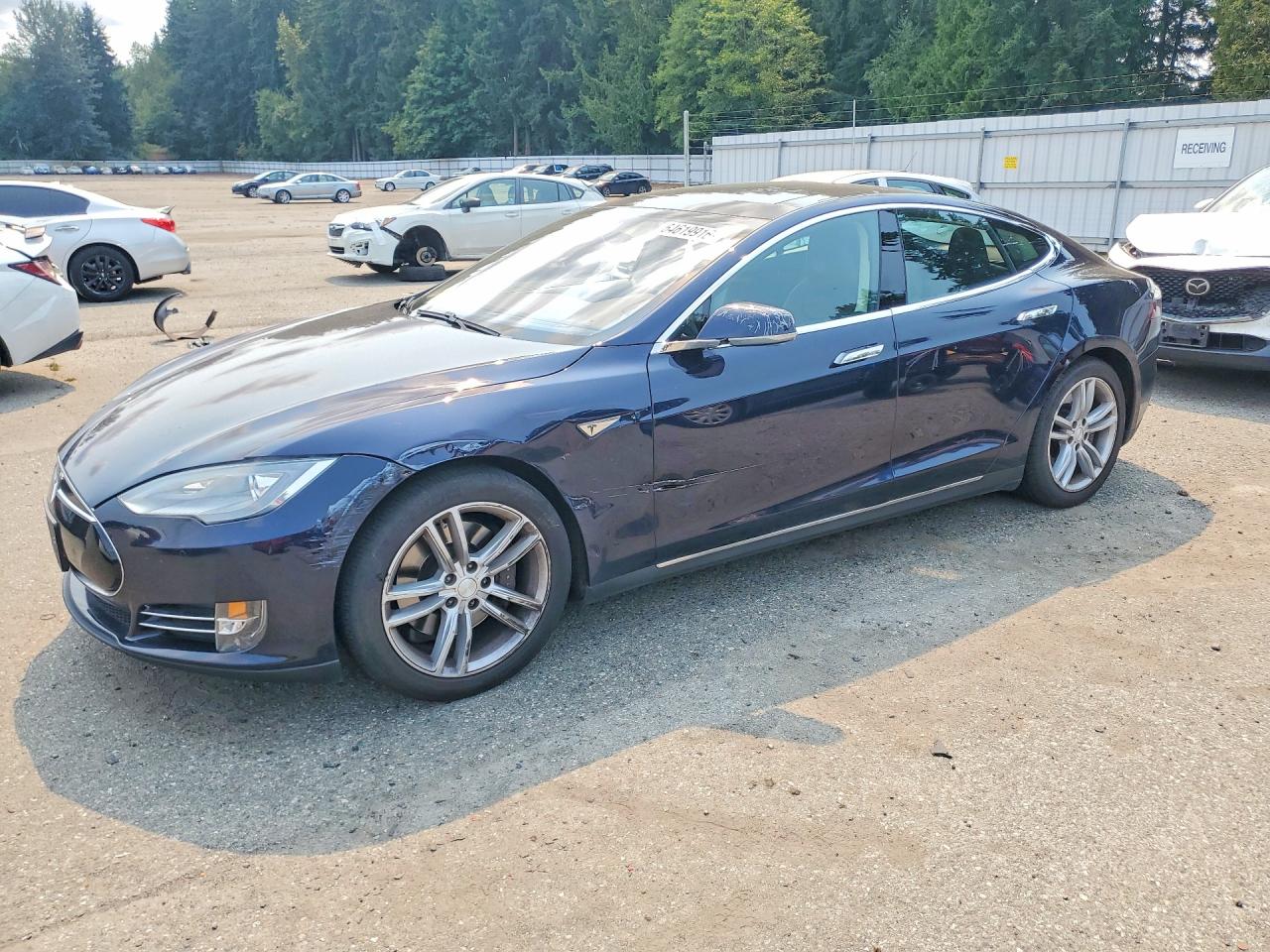 2015 Tesla Model S 85, VIN 5YJSA1S11FF080744 — Front end