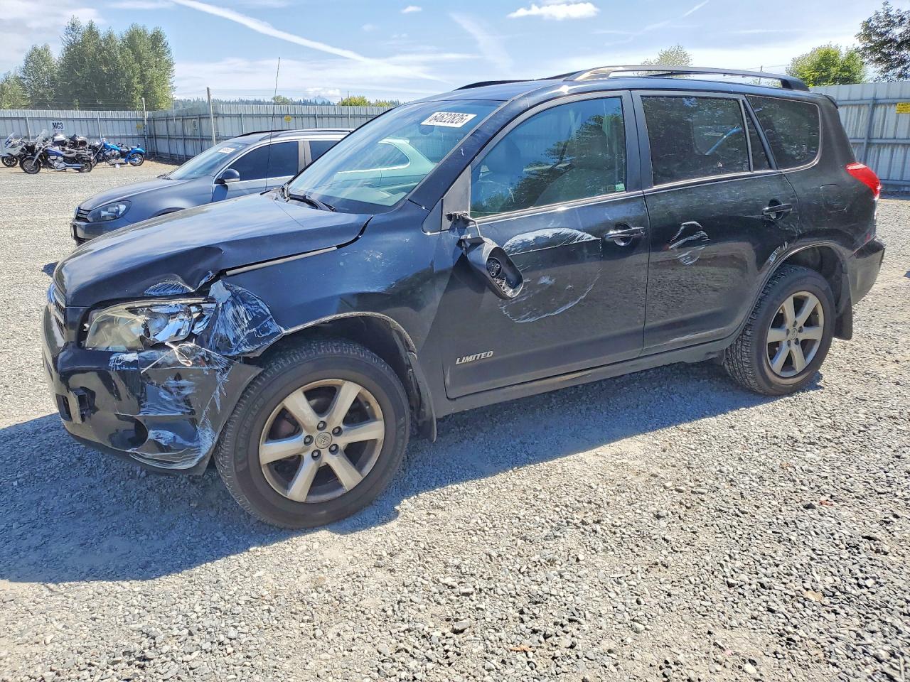 2006 Toyota RAV4 Limited, VIN JTMBD31V166017422 — Front end