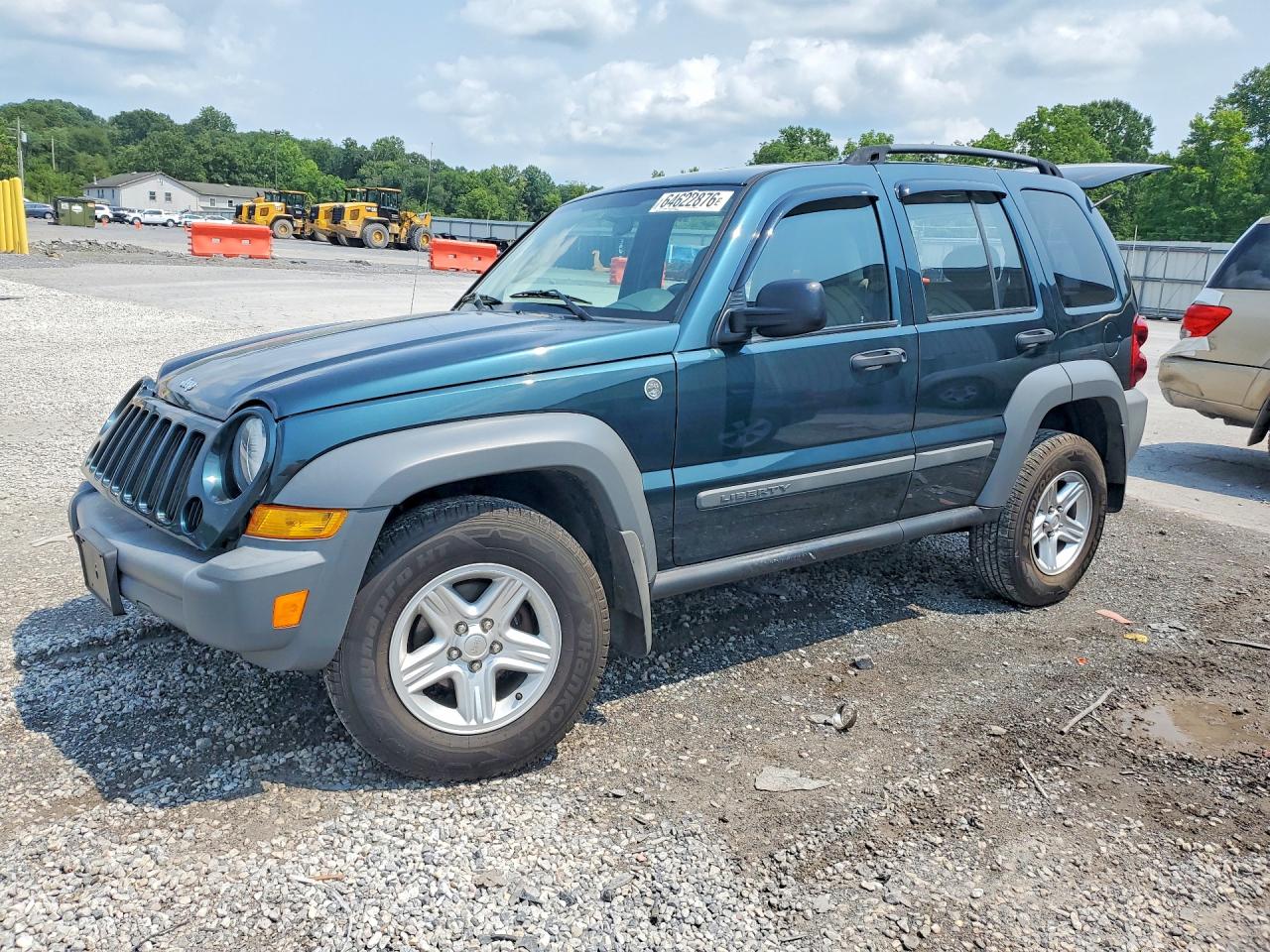 2005 Jeep Liberty Sport, VIN 1J4GL48K95W653511 — Front end