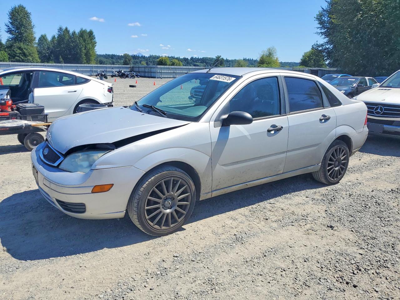 2005 Ford Focus S, VIN 1FAFP34N55W241219 — Front end