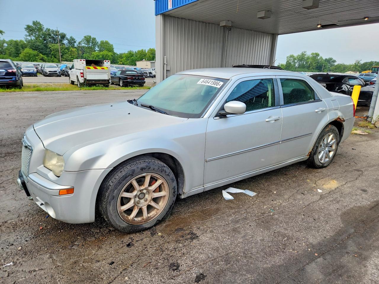 2008 Chrysler 300 Limited, VIN 2C3KA33G08H152470 — Бок