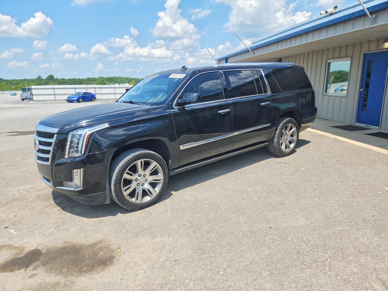 2015 Cadillac Escalade ESV Premium, VIN 1GYS4JKJ6FR260782 — Normal wear