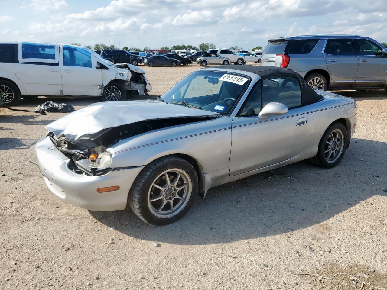 1999 Mazda MX-5 Miata, VIN JM1NB353XX0103618 — Front end
