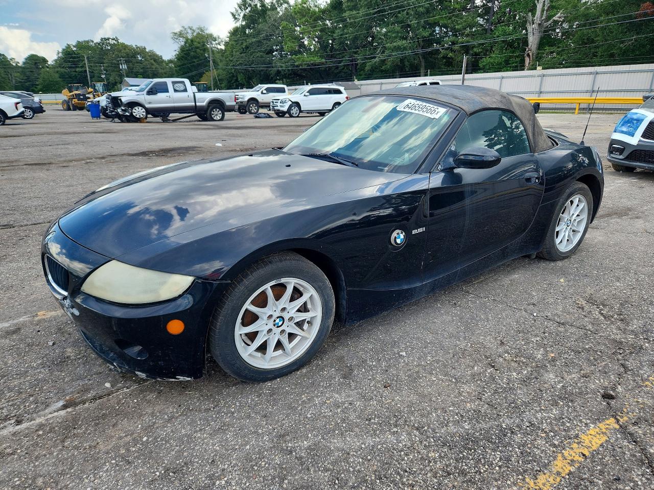 2005 BMW Z4 2.5i, VIN 4USBT33525LS55757 — Перед