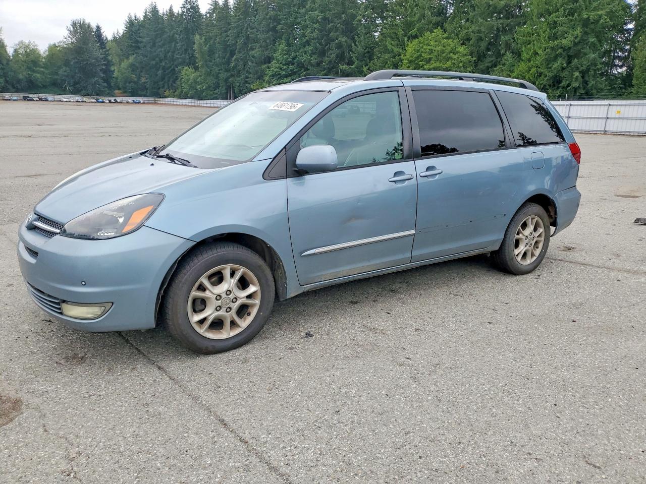 2004 Toyota Sienna XLE Limited, VIN 5TDBA22C44S021879 — Side