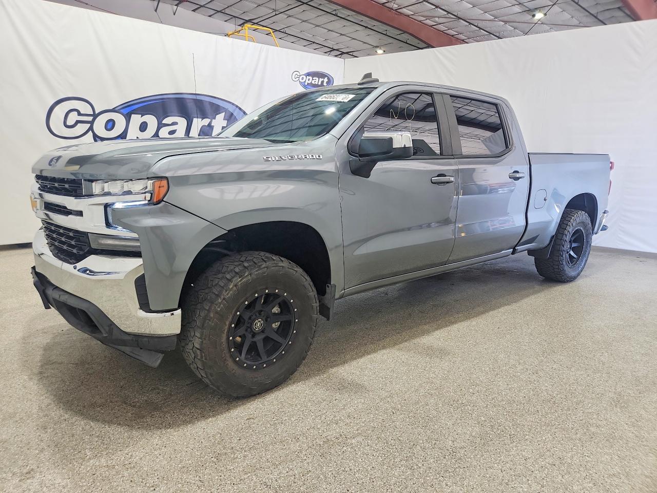 2021 Chevrolet Silverado 1500 LT, VIN 3GCPWCED8MG103579 — Front end
