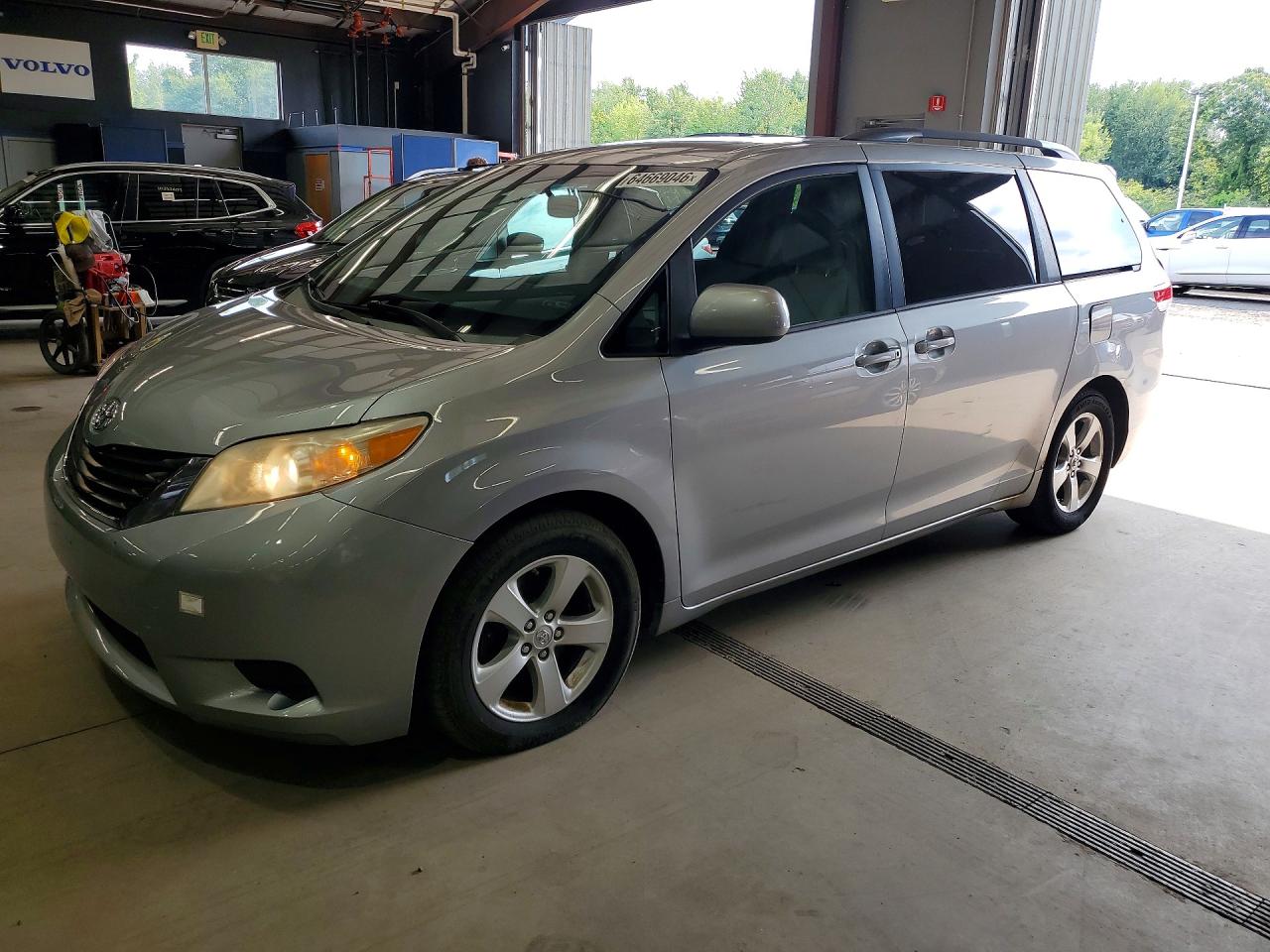 2014 Toyota Sienna LE, VIN 5TDKK3DC8ES421784 — Side