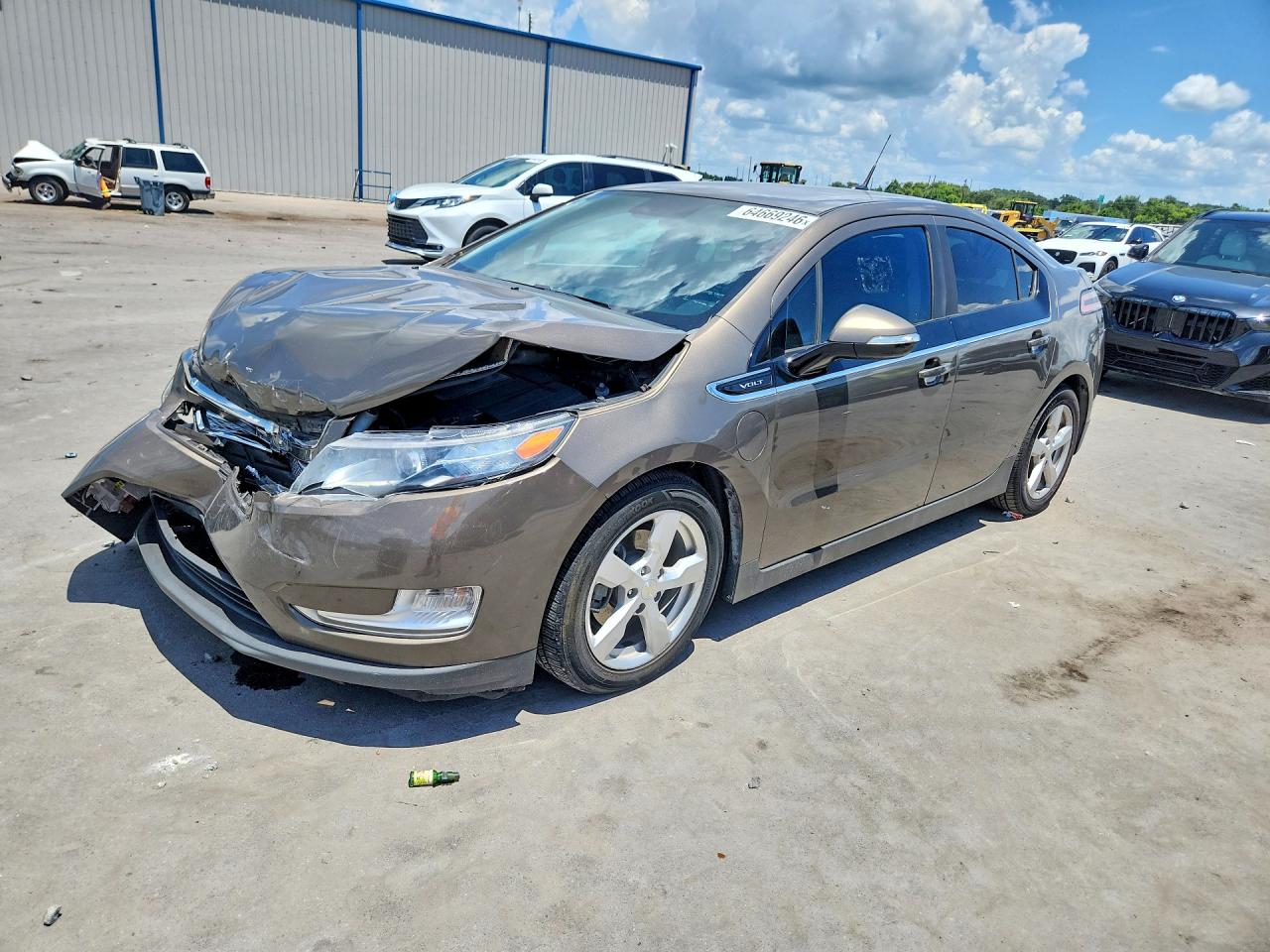 2014 Chevrolet Volt, VIN 1G1RD6E43EU132978 — Front end