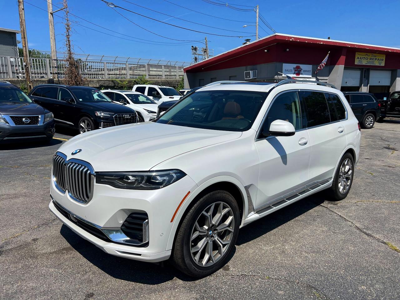 2019 BMW X7 xDrive50i, VIN 5UXCX4C57KLS36314 — Minor dents and scratches