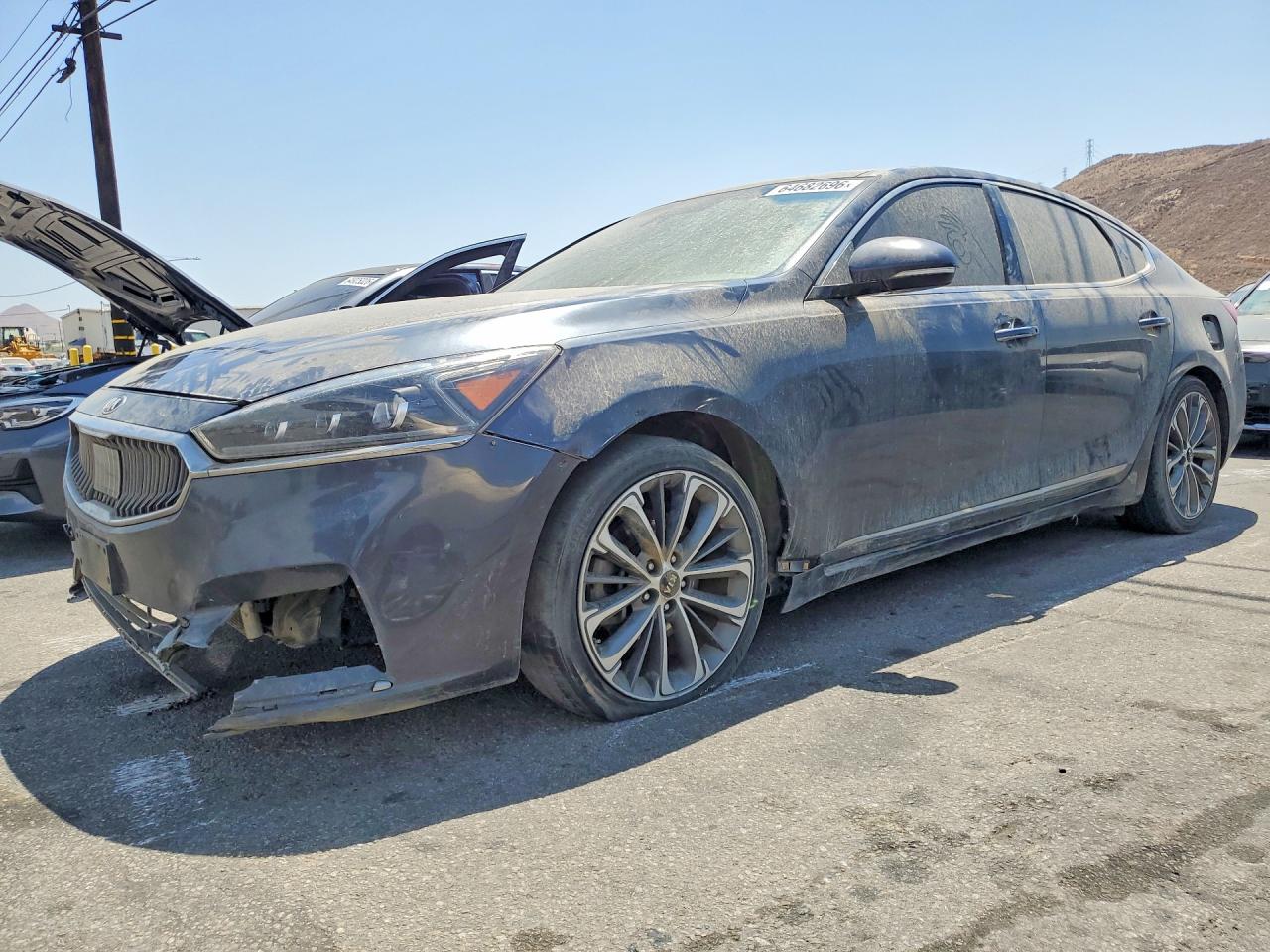 2017 Kia Cadenza Premium, VIN KNALC4J19H5091848 — Front end