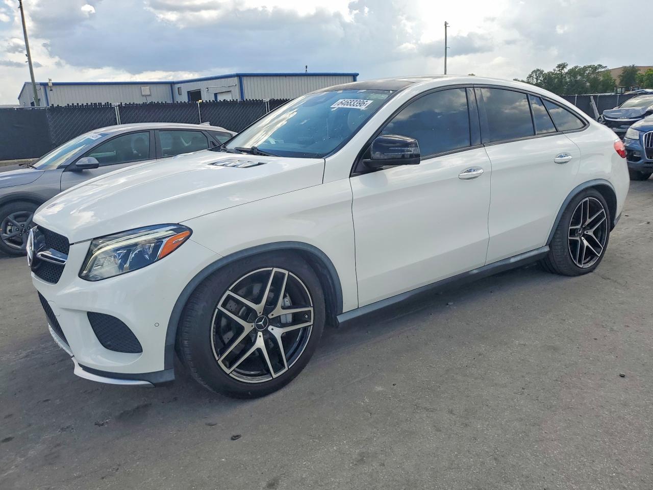2017 Mercedes-Benz GLE 43 AMG, VIN 4JGED6EB4HA061585 — Мелкие вмятины и царапины