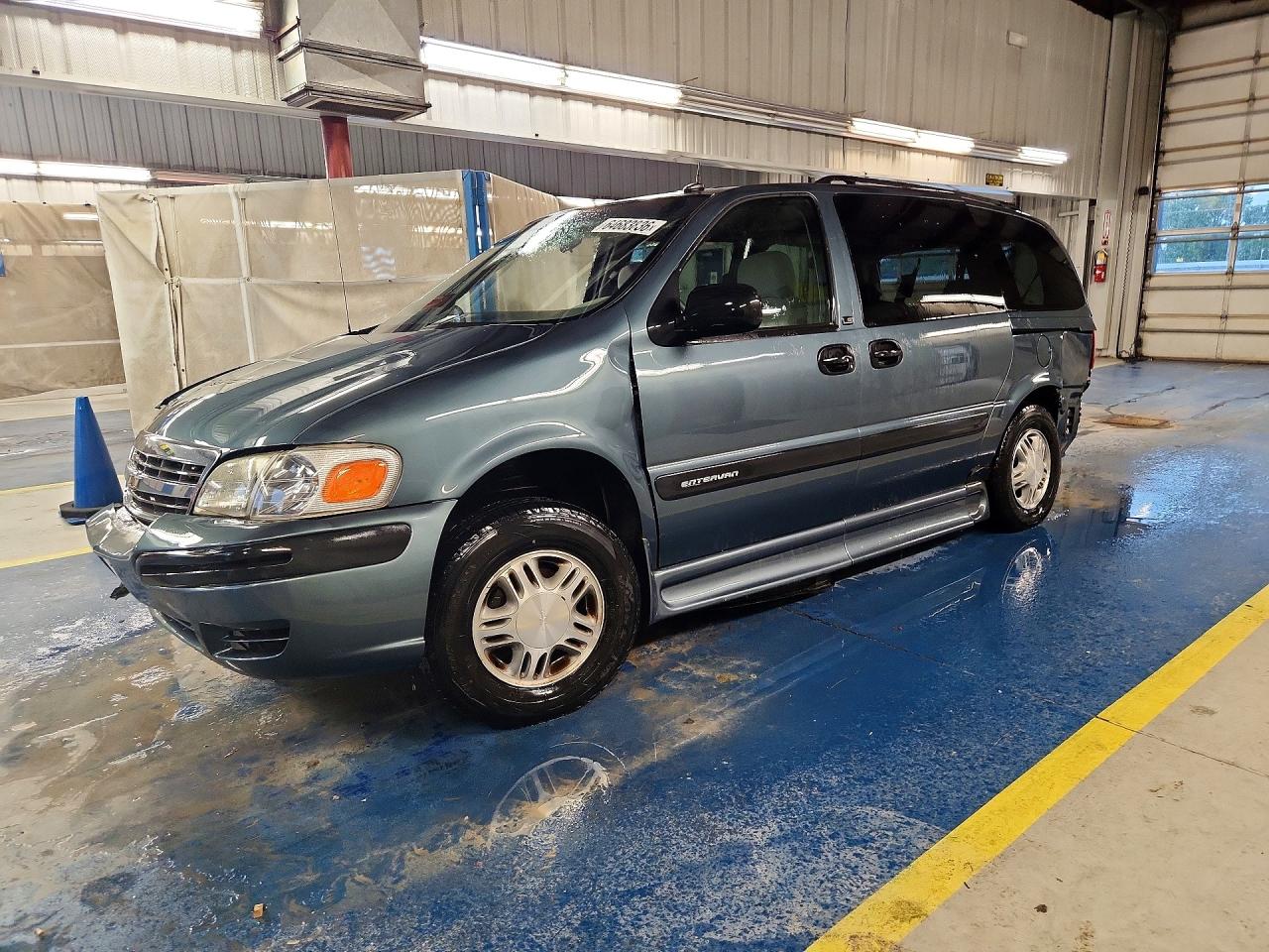2004 Chevrolet Venture LS w/Y3G Mobility, VIN 1GBDX23E04D131769 — Зад
