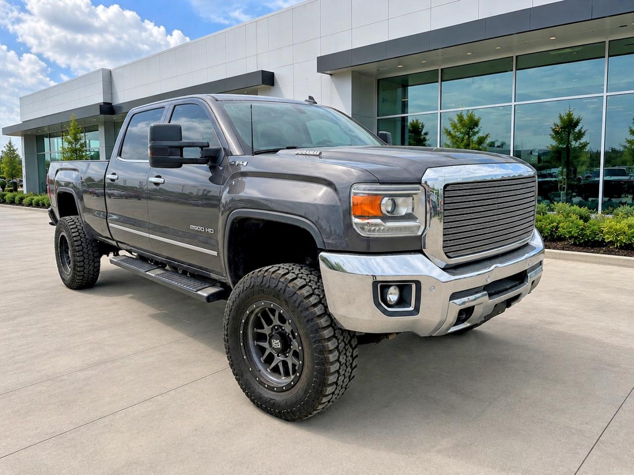 2015 GMC Sierra 2500HD SLT, VIN 1GT12ZE87FF164417 — Minor dents and scratches