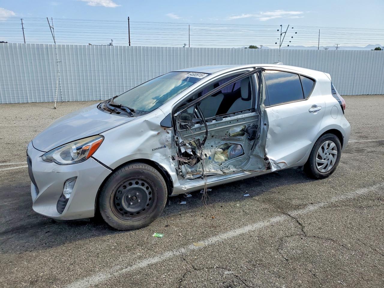 2016 Toyota Prius One, VIN JTDKDTB33G1115976 — Side