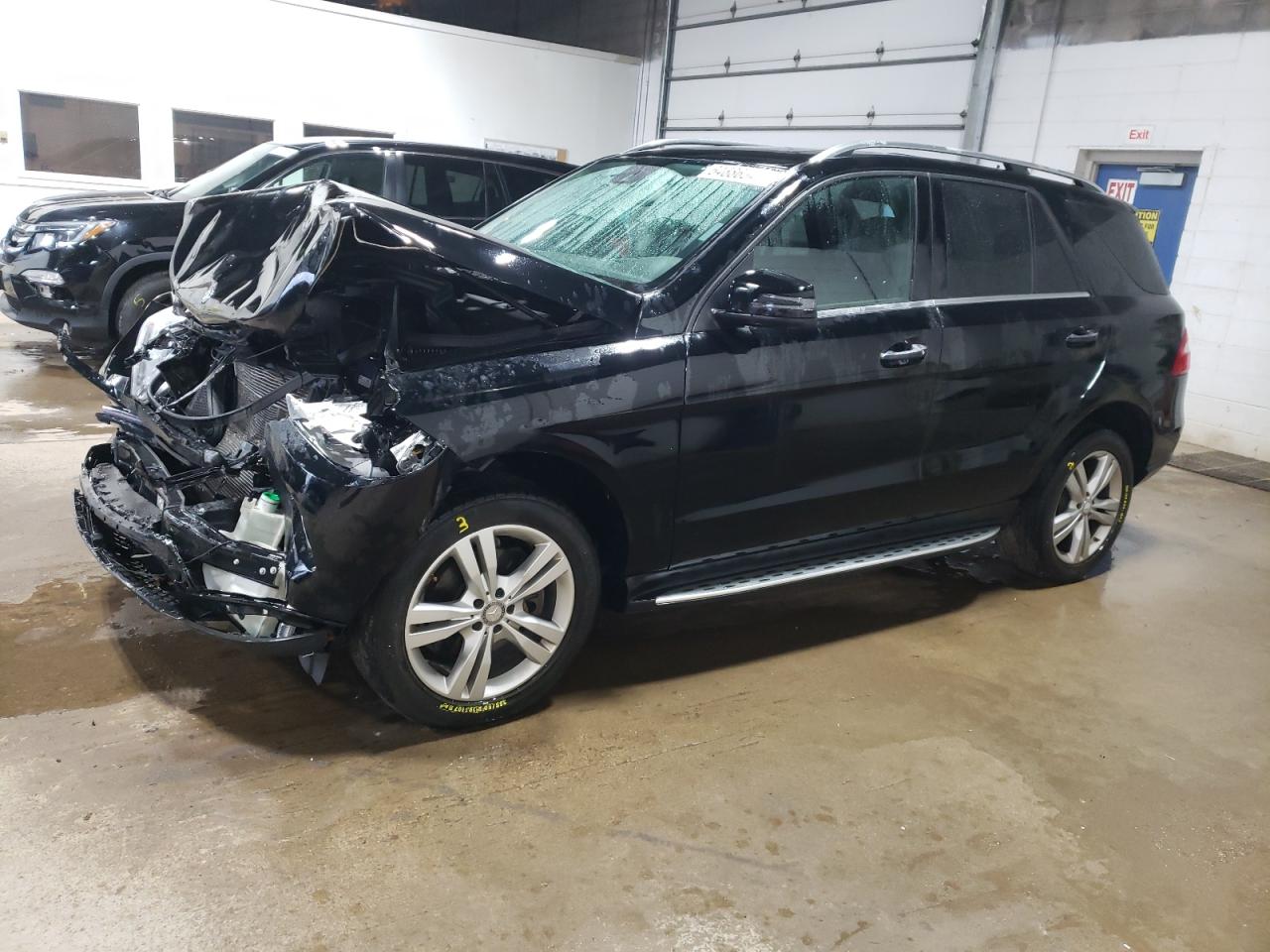 2015 Mercedes-Benz M 350, VIN 4JGDA5HB7FA541059 — Front end