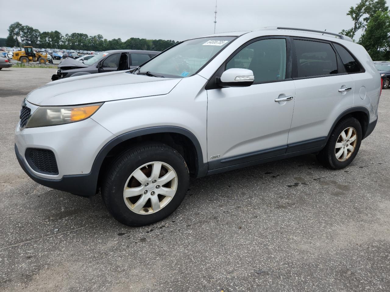 2011 Kia Sorento LX, VIN 5XYKTDA22BG169652 — Normal wear