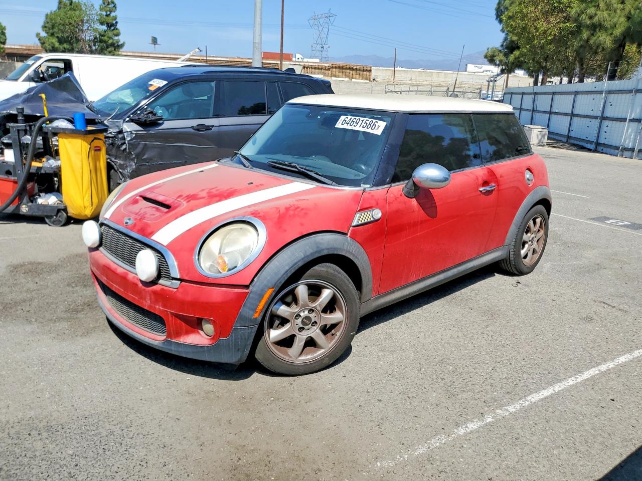 2009 MINI Hardtop S, VIN WMWMF73569TT97366 — Мелкие вмятины и царапины