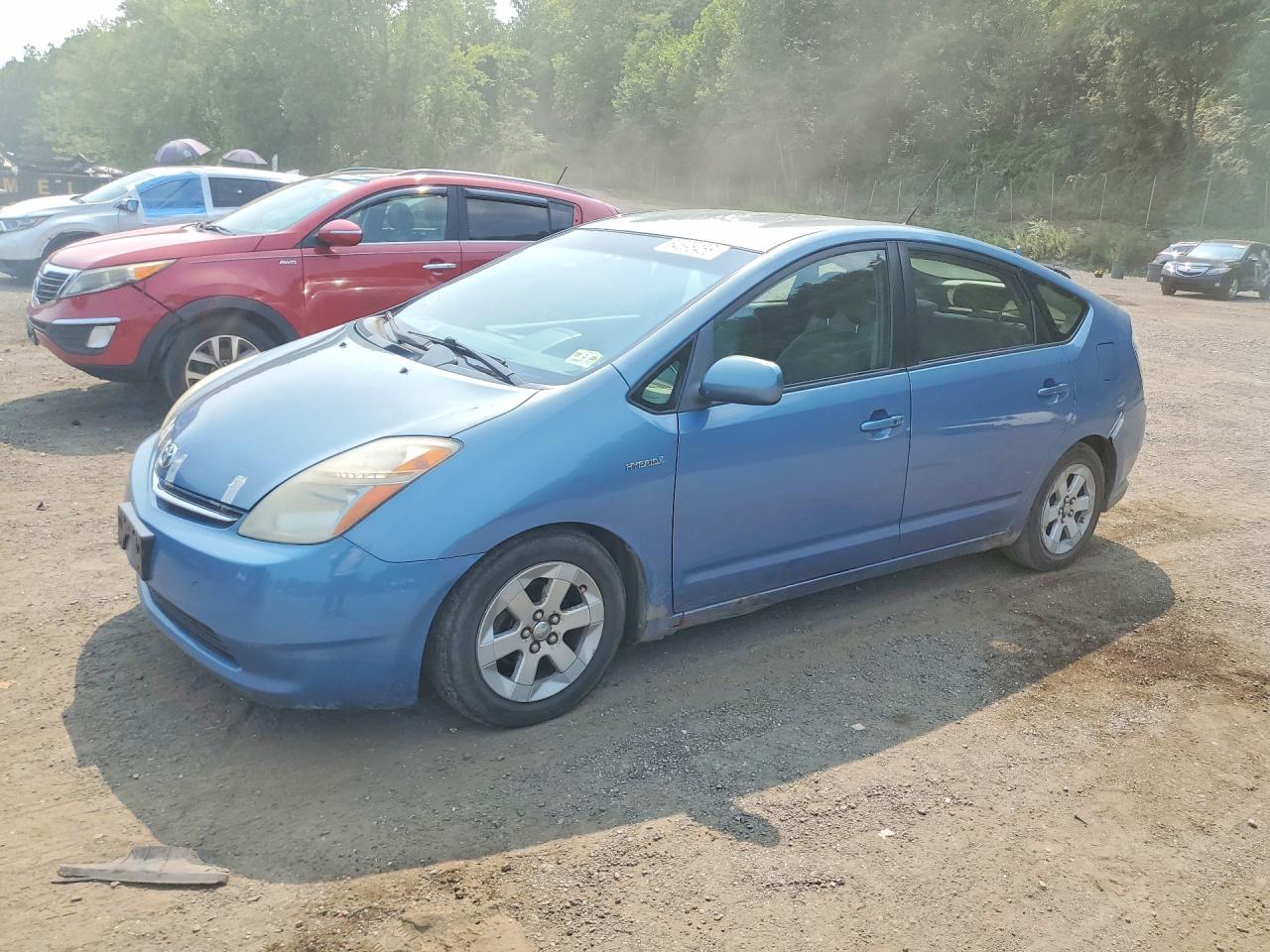 2008 Toyota Prius, VIN JTDKB20U687749017 — Side