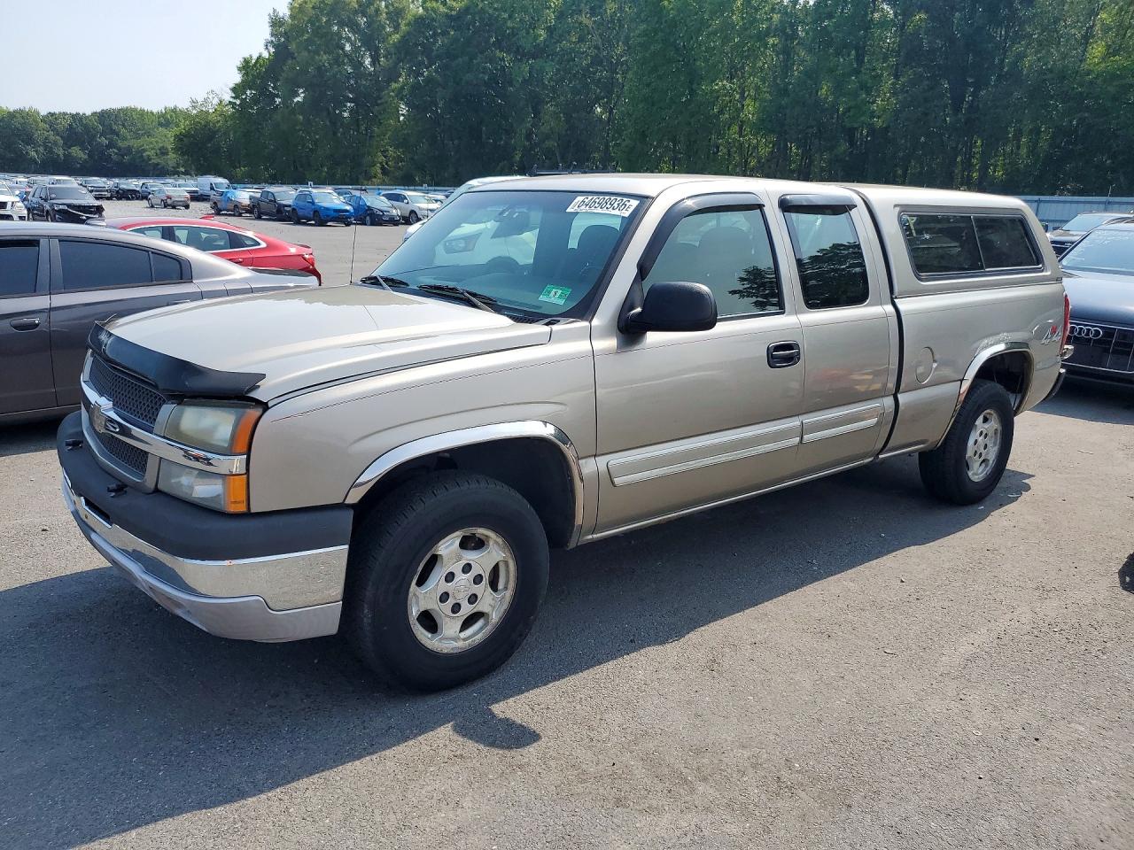 2003 Chevrolet Silverado 1500 LS, VIN 2GCEK19V031103755 — Перед