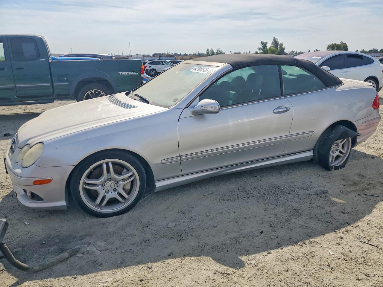 2009 Mercedes-Benz CLK 550, VIN WDBTK72G89T101176 — Minor dents and scratches