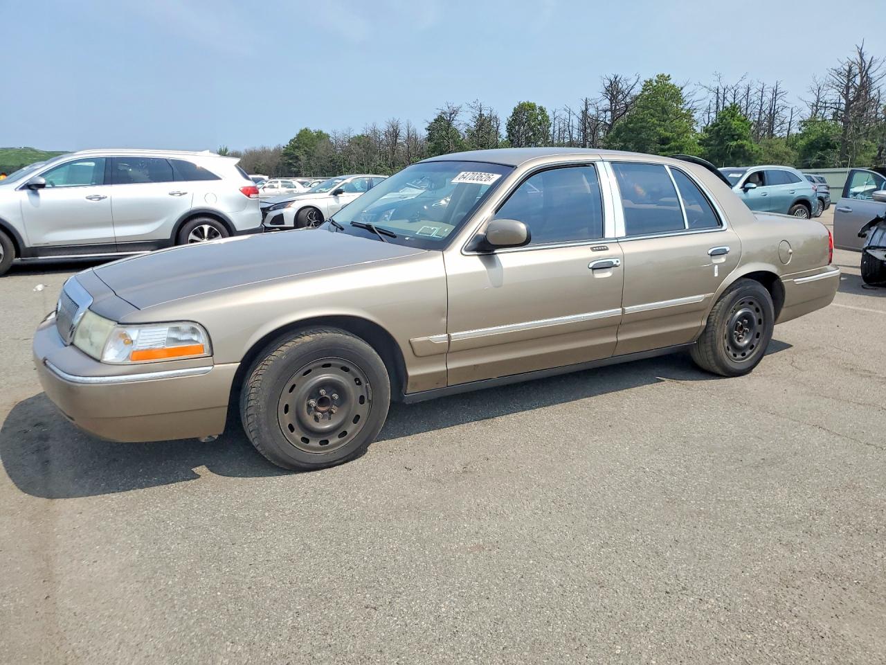 2005 Mercury Grand Marquis GS, VIN 2MEFM74W75X674868 — Minor dents and scratches