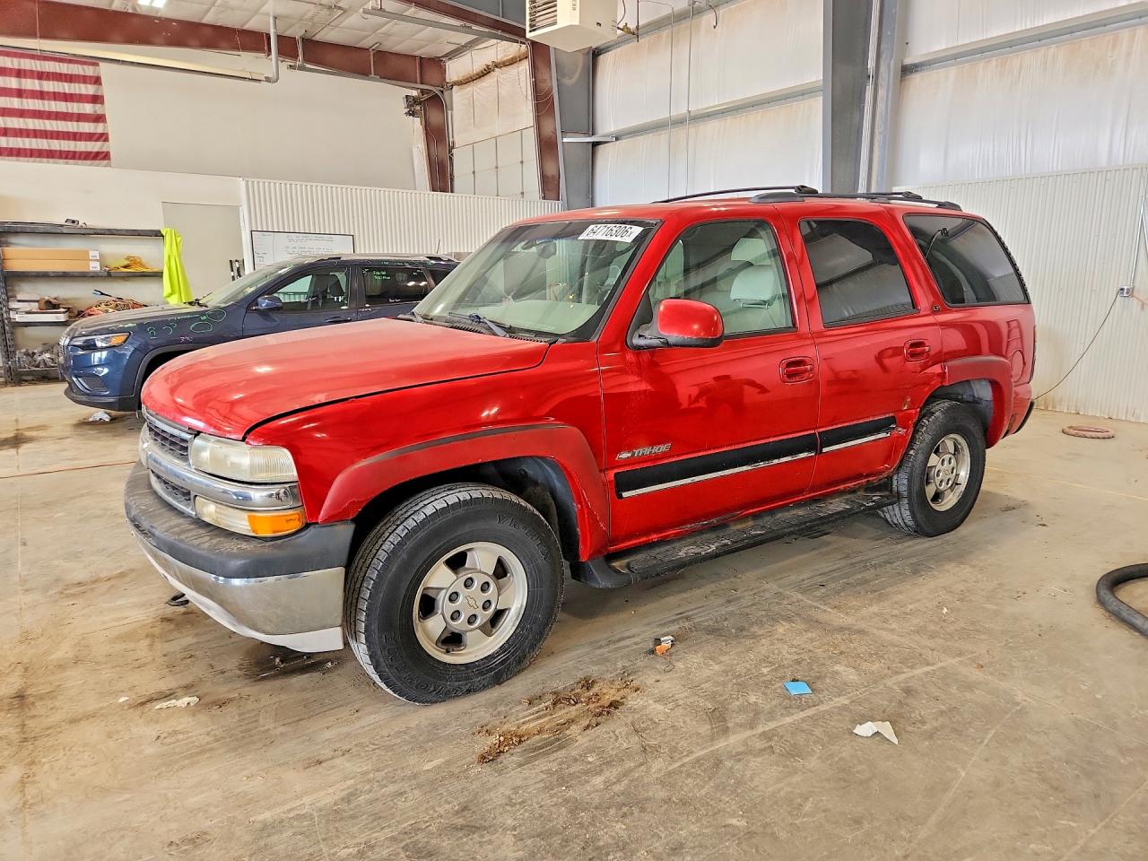 2001 Chevrolet Tahoe LT, VIN 1GNEK13T61R117551 — Side