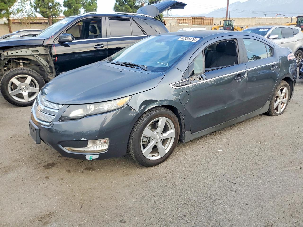 2013 Chevrolet Volt, VIN 1G1RE6E4XDU142435 — Front end
