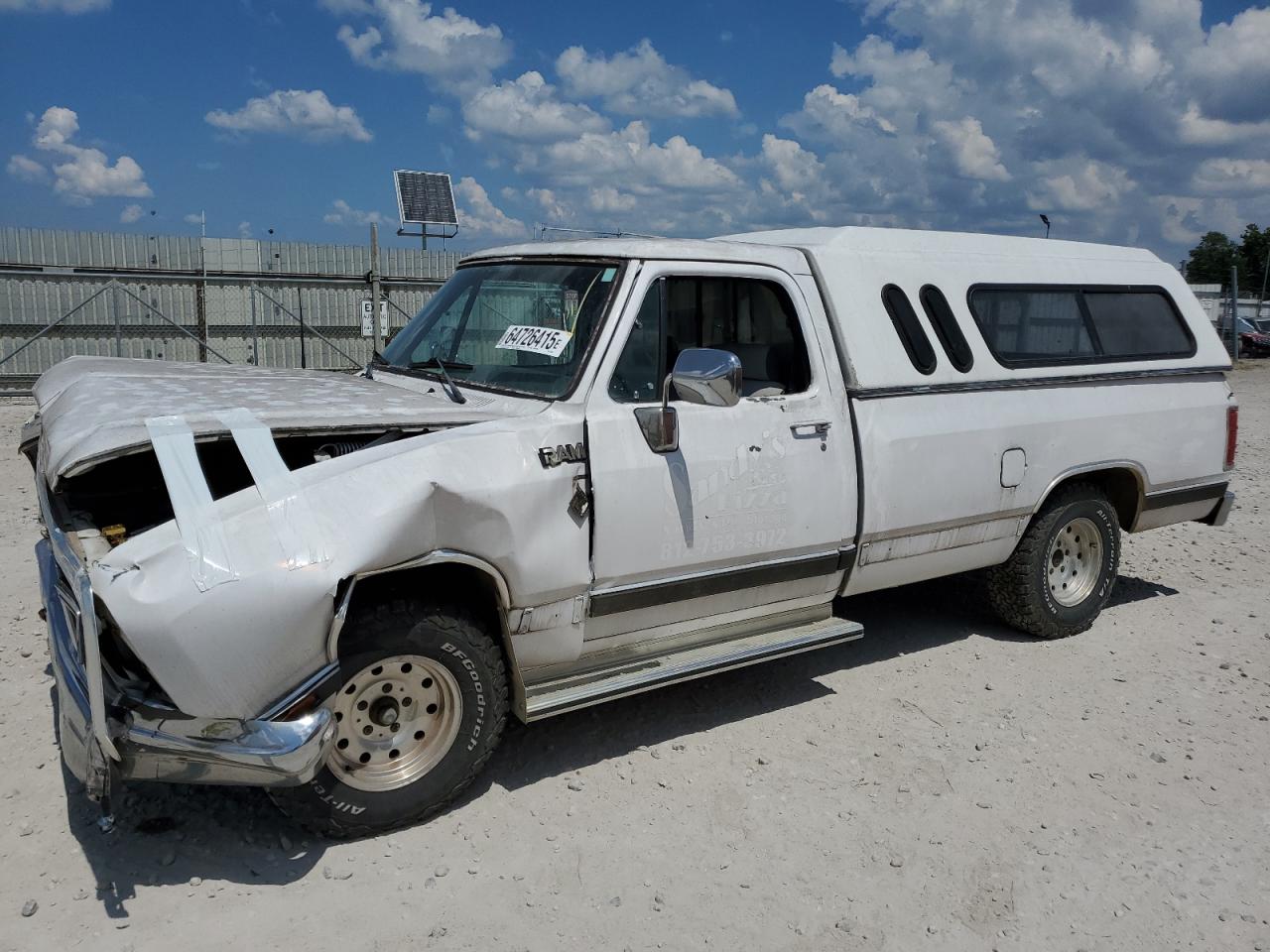 1990 Dodge D Series, VIN 1B7GE16X3LS733792 — Front end