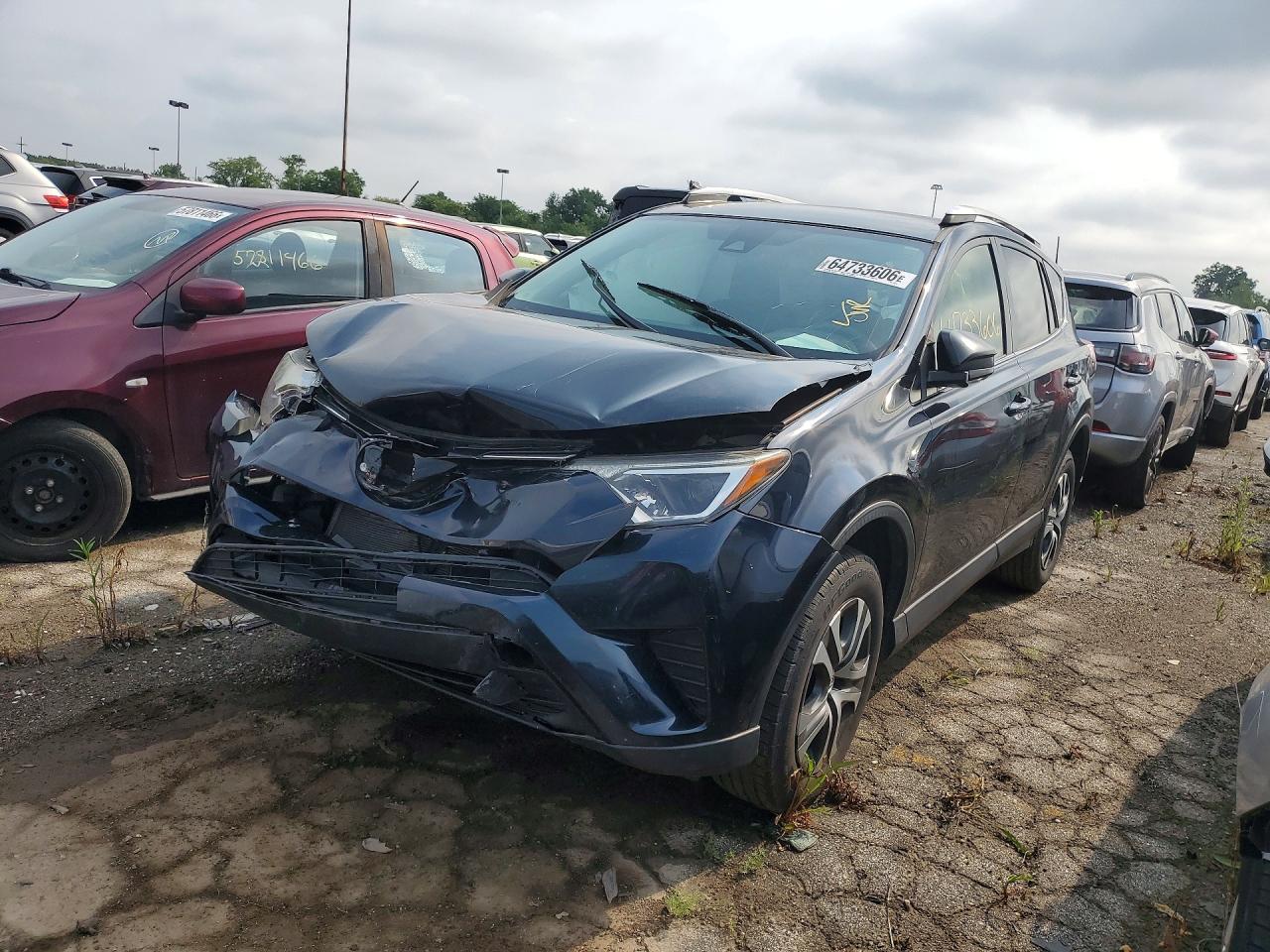 2017 Toyota RAV4 LE, VIN JTMBFREV2HD219742 — Перед