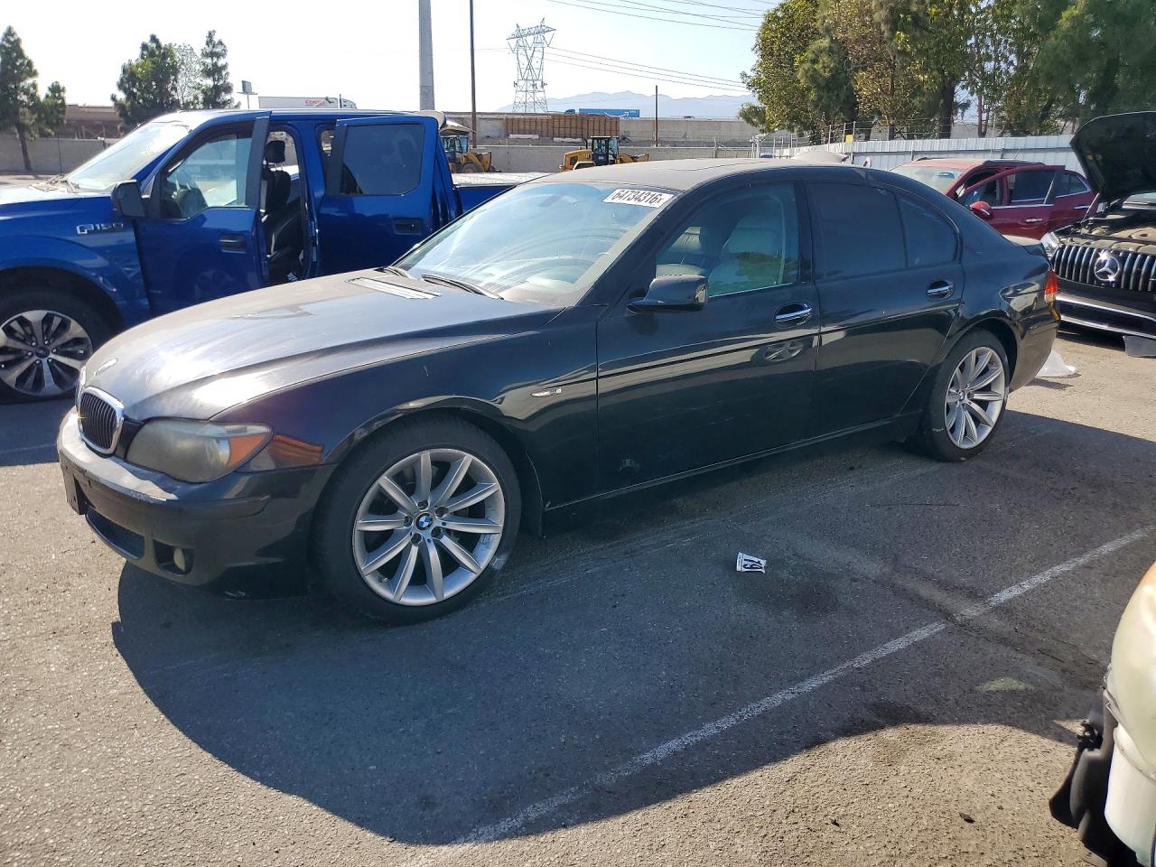 2007 BMW 7 Series 750i, VIN WBAHL83547DT09339 — Бок