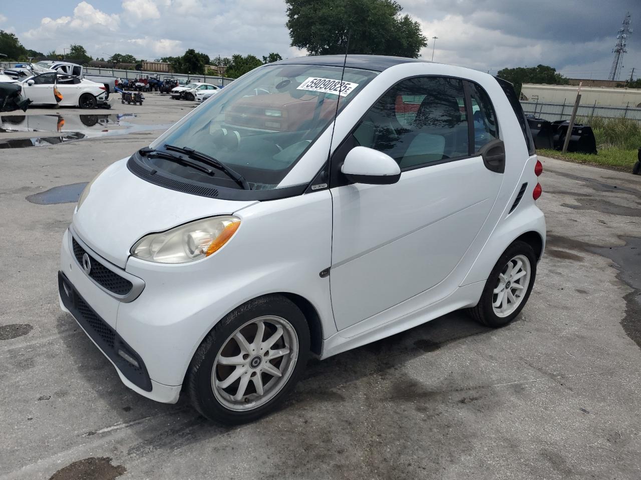 2013 Smart fortwo Pure, VIN WMEEJ3BA6DK649940 — Side
