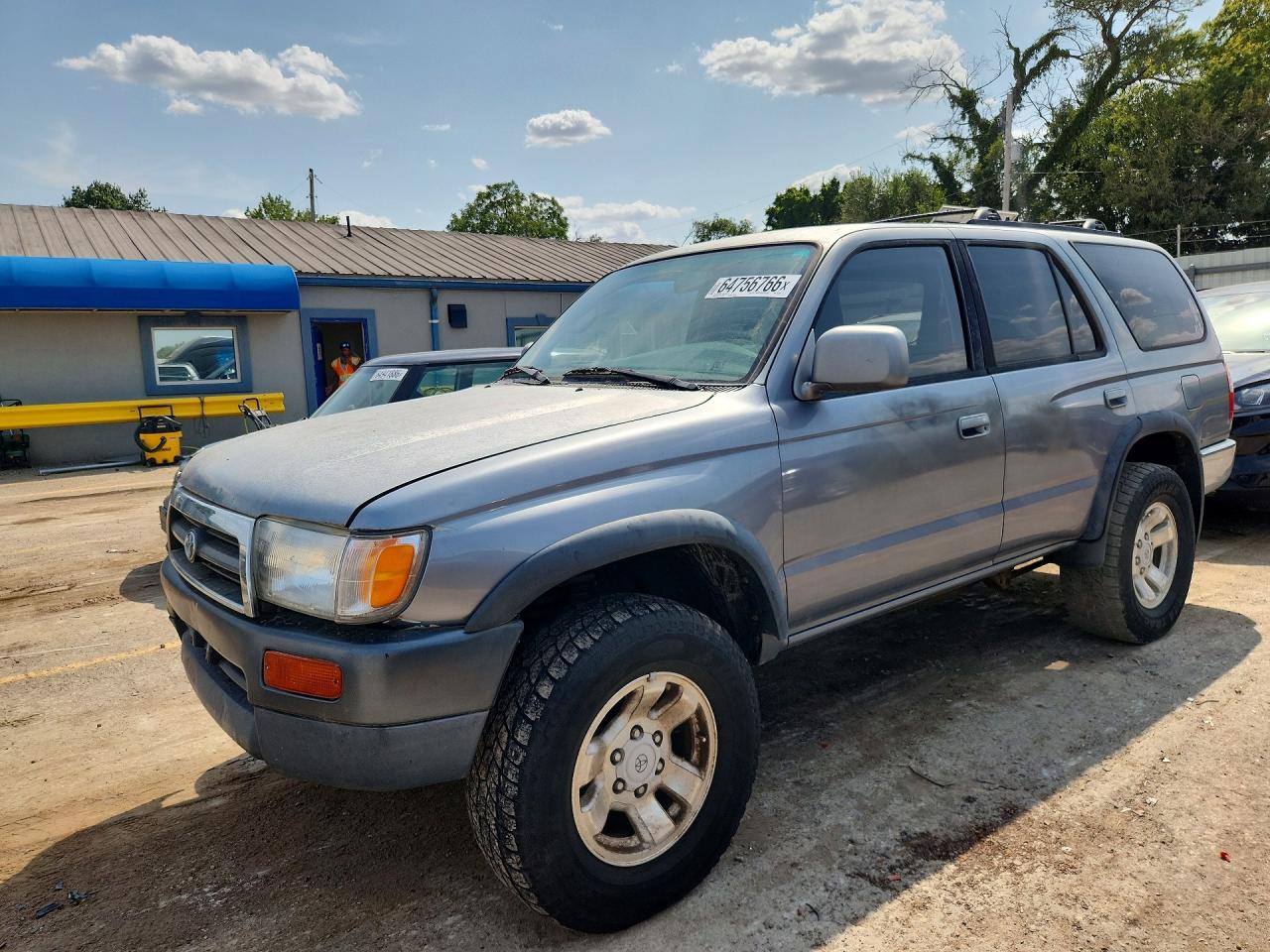 1996 Toyota 4Runner SR5, VIN JT3HN86R6T0036681 — Front end