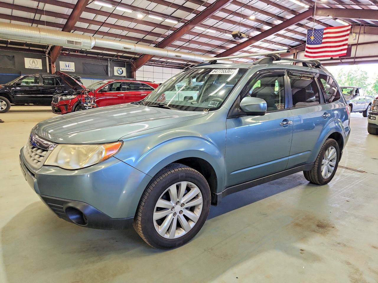 2011 Subaru Forester X Premium, VIN JF2SHADCXBG760878 — Мелкие вмятины и царапины