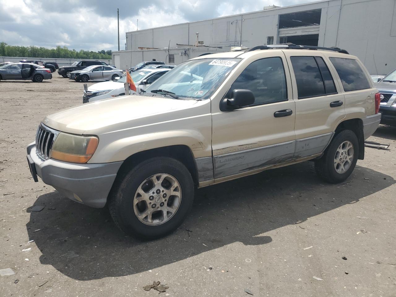 1999 Jeep Grand Cherokee Laredo, VIN 1J4GW58N7XC799434 — Side