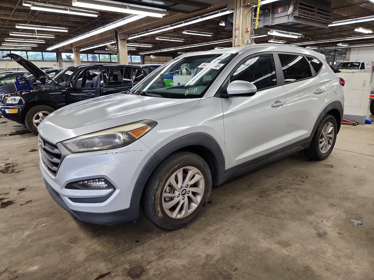 2016 Hyundai Tucson SE, VIN KM8J33A45GU090985 — Side