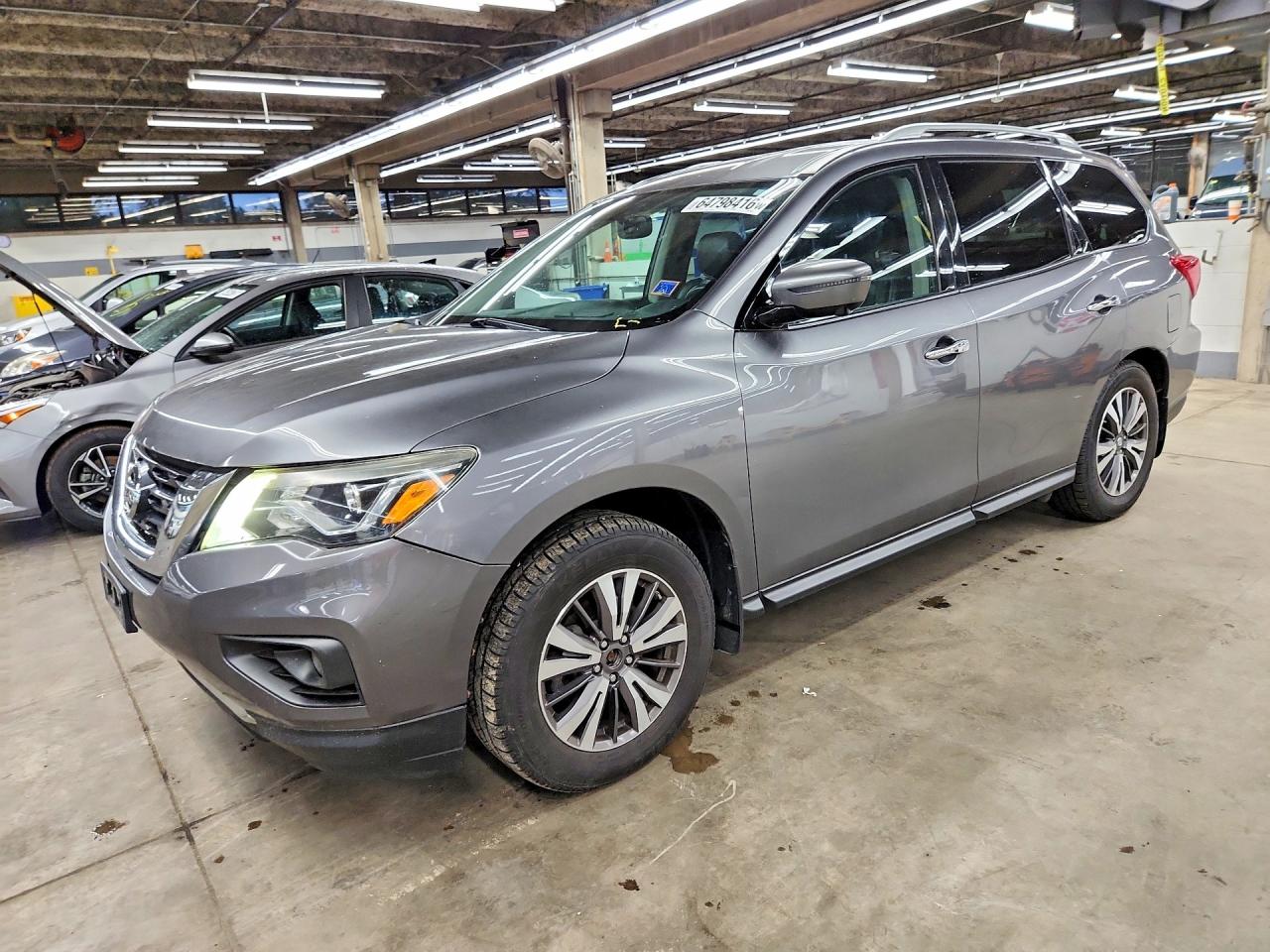 2017 Nissan Pathfinder SV, VIN 5N1DR2MM0HC689026 — Minor dents and scratches