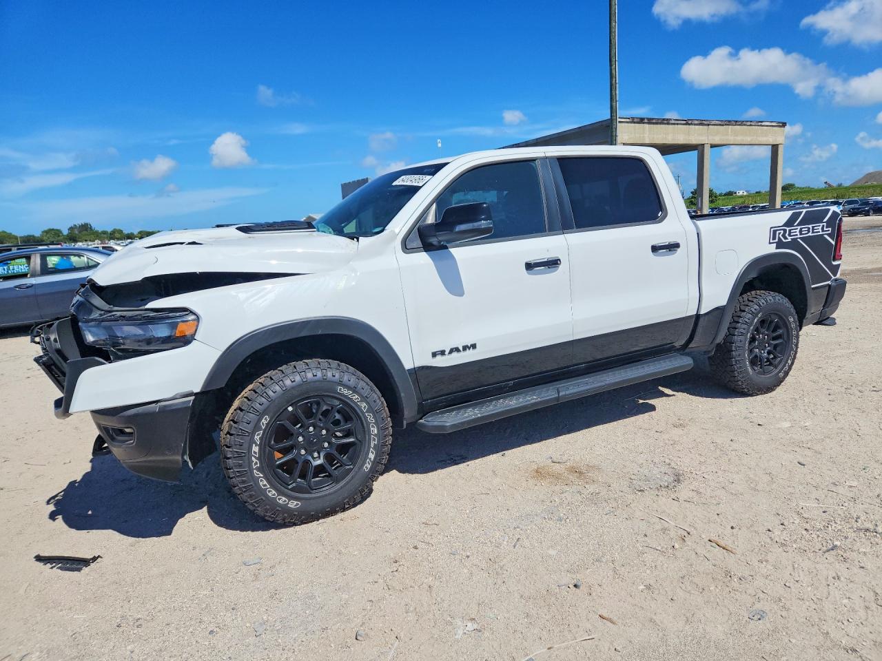 2026 Ram 1500 Rebel, VIN 1C6SRFLP1TN324597 — Перед