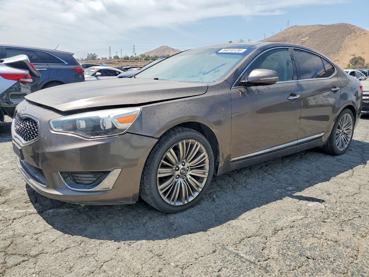2014 Kia Cadenza Premium, VIN KNALN4D7XE5147981 — Minor dents and scratches