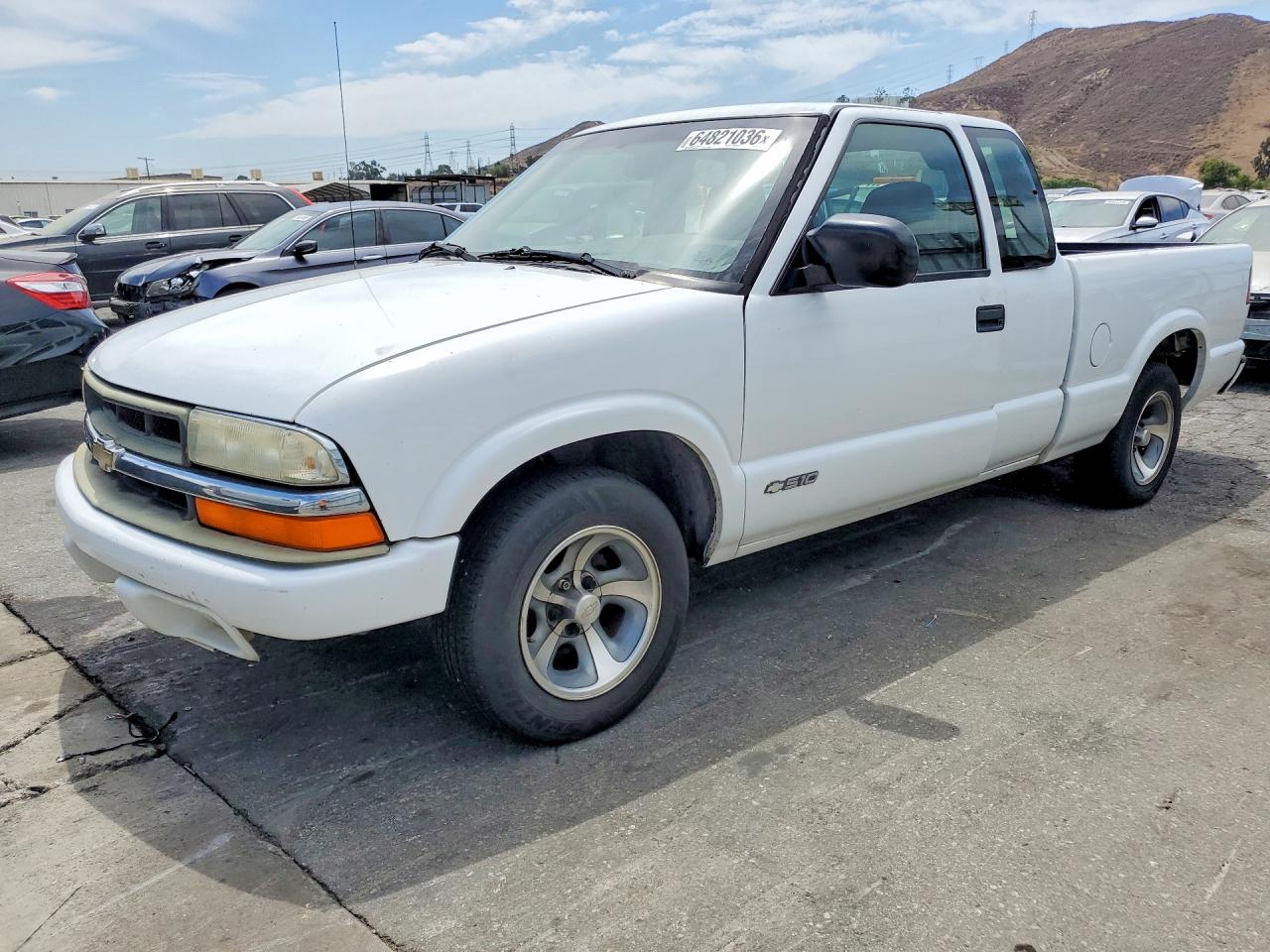 2001 Chevrolet S-10 LS, VIN 1GCCS19W718163218 — Minor dents and scratches