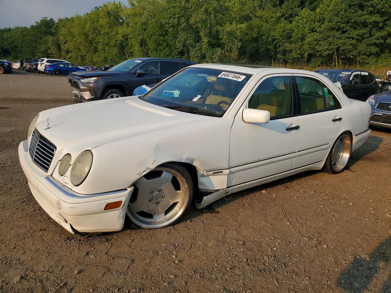 1997 Mercedes-Benz E 320, VIN WDBJF72F4VA227608 — Перед