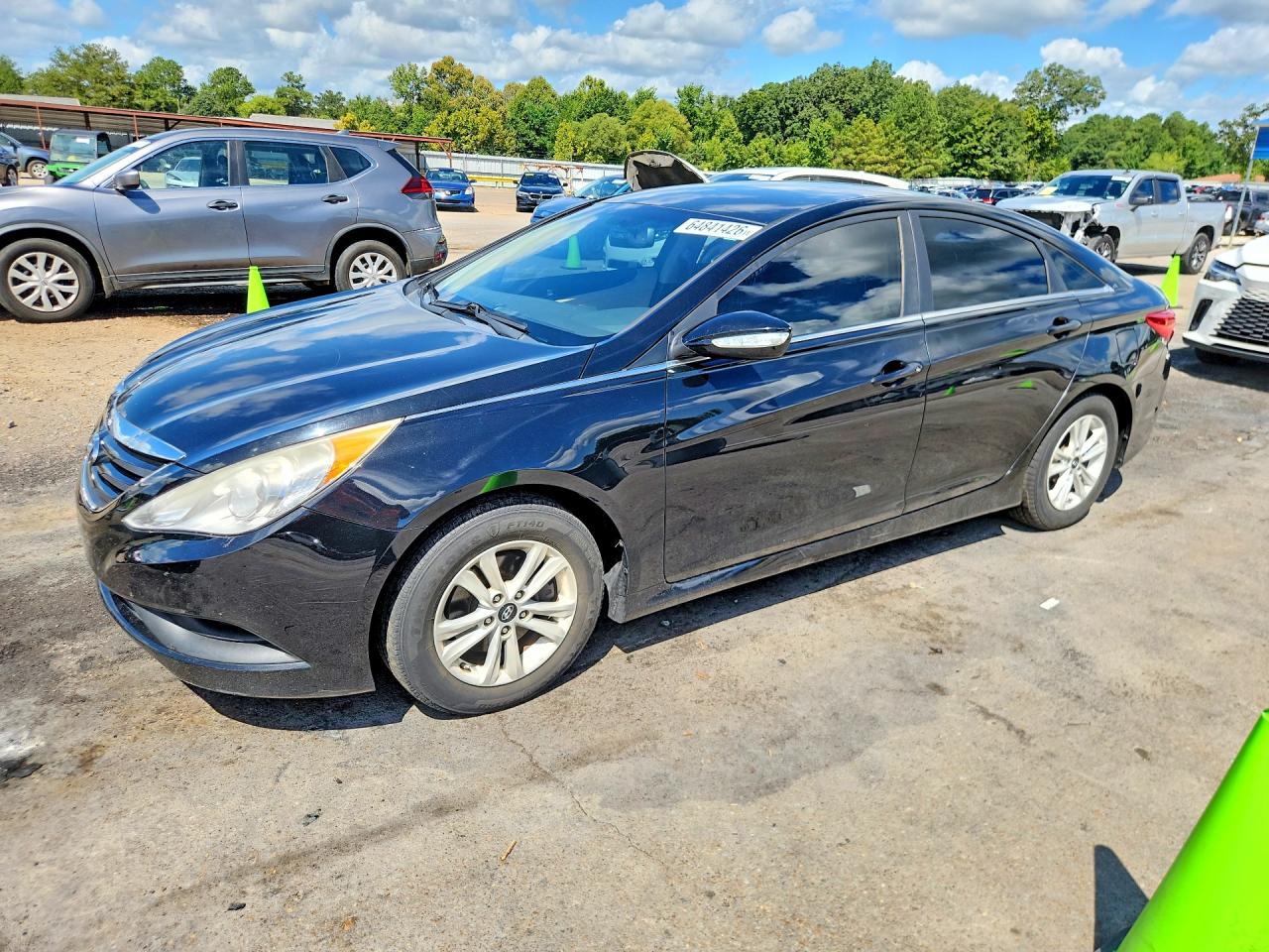 2014 Hyundai Sonata GLS, VIN 5NPEB4AC7EH947322 — Minor dents and scratches