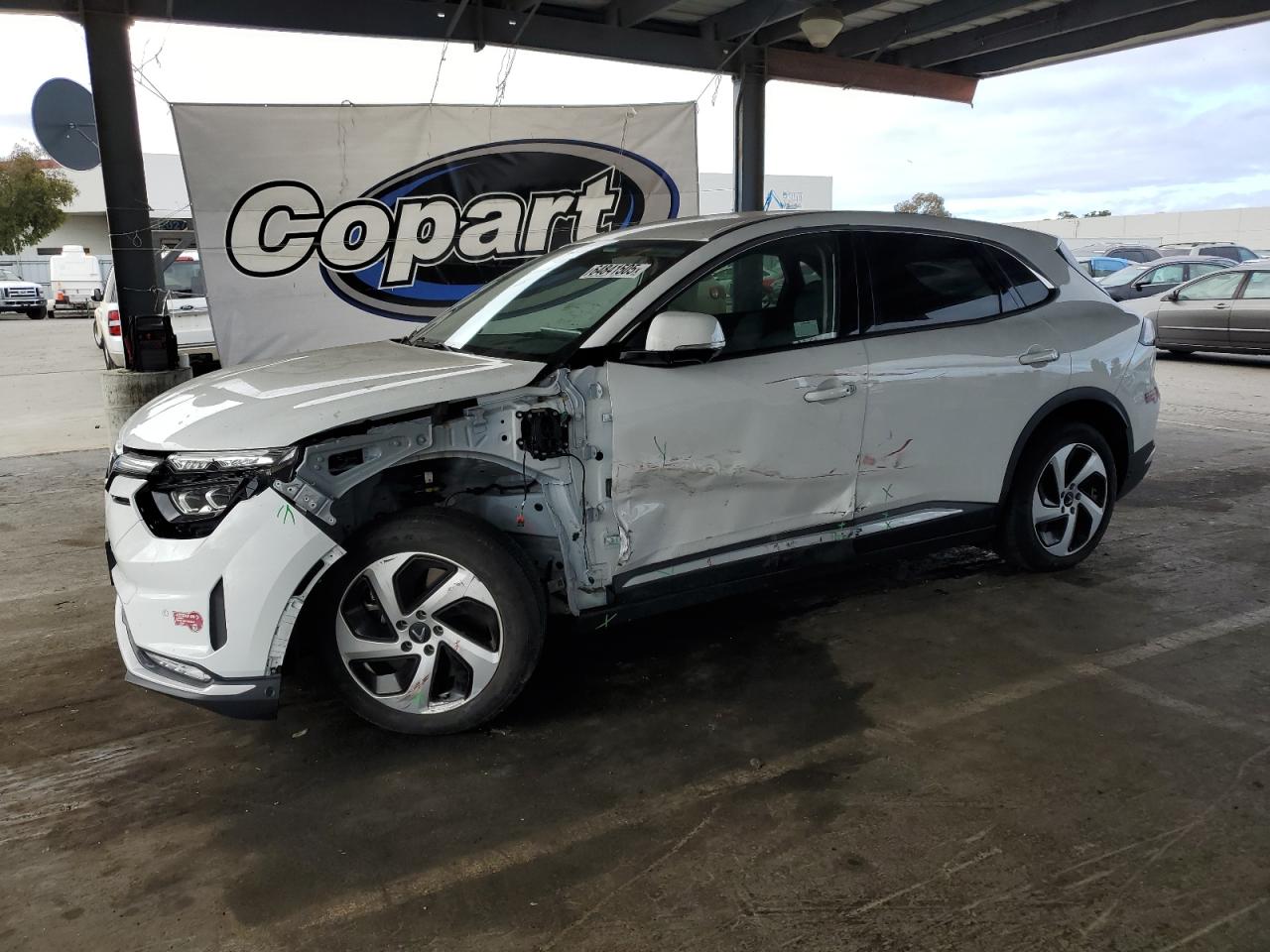2023 VinFast VF 8 Eco, VIN RLLV1AEB2PH002854 — Front end