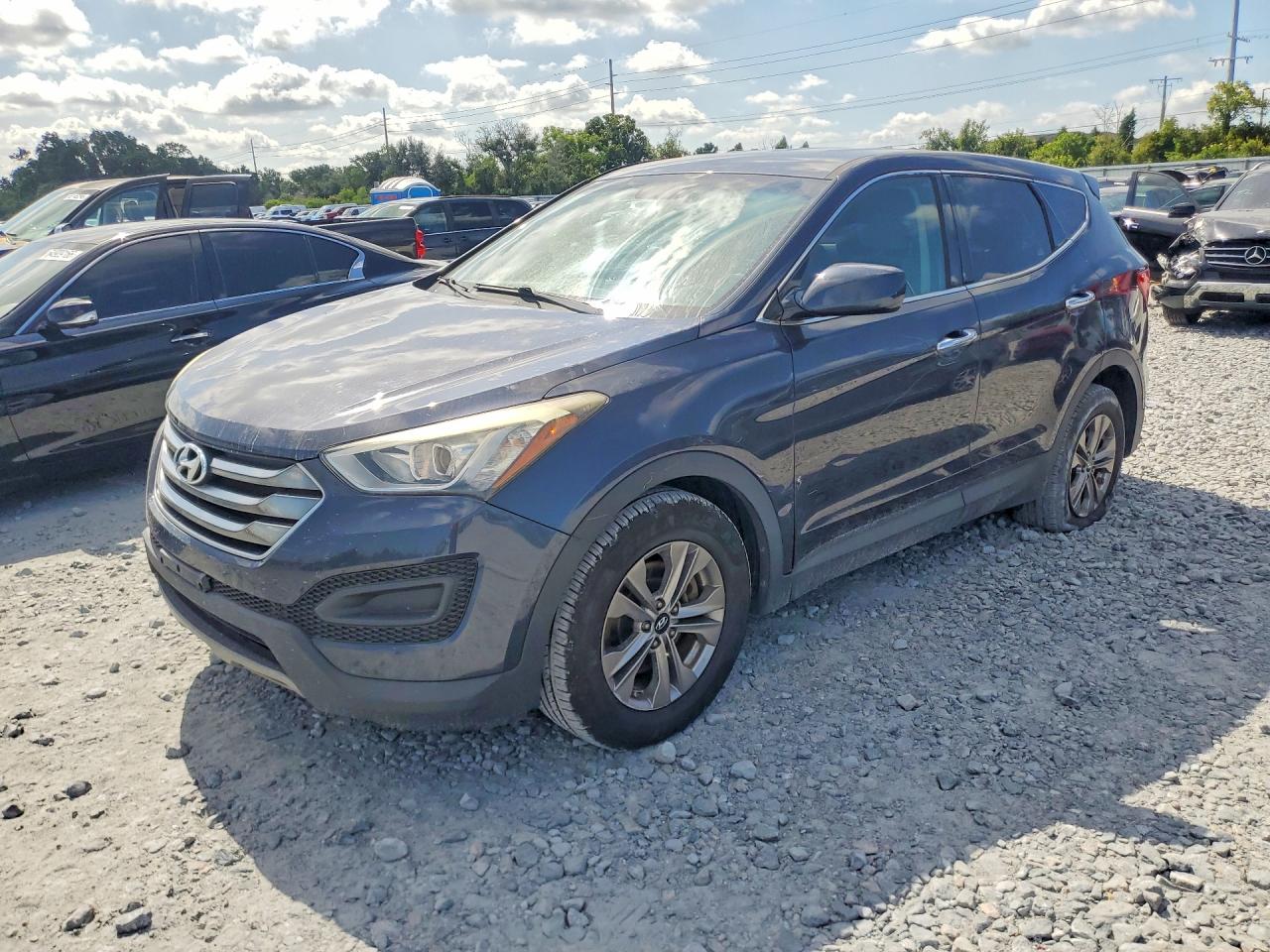 2016 Hyundai Santa Fe, VIN 5XYZT3LB7GG348900 — Rear end