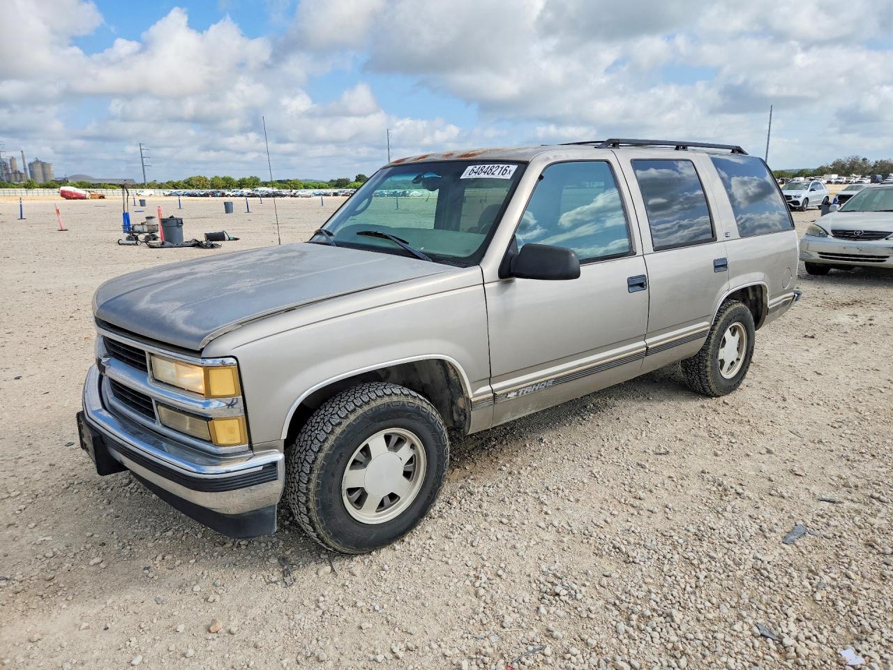 1999 Chevrolet Tahoe, VIN 1GNEC13R4XJ435872 — Мелкие вмятины и царапины