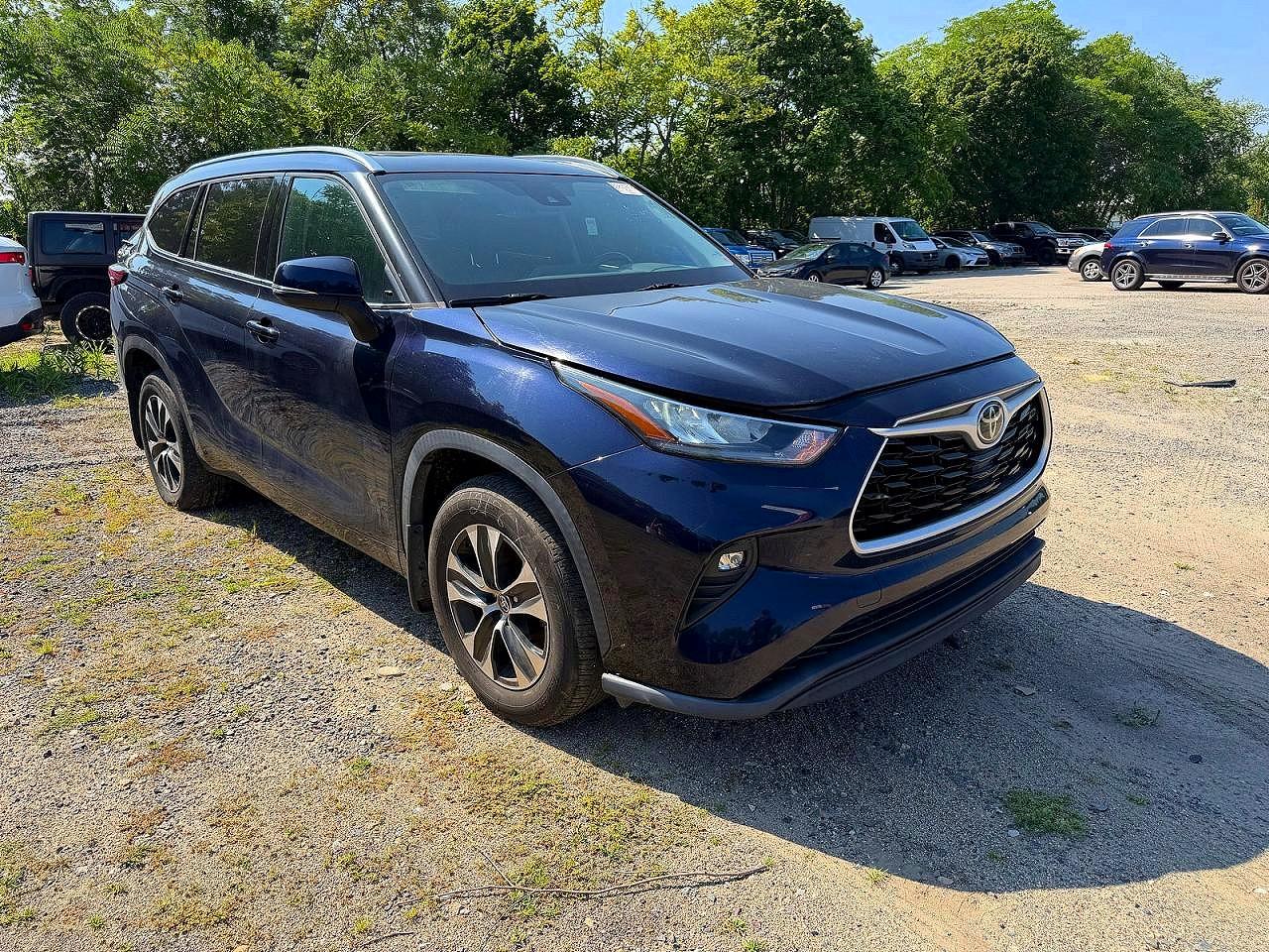 2020 Toyota Highlander XLE, VIN 5TDGZRBHXLS512460 — Minor dents and scratches