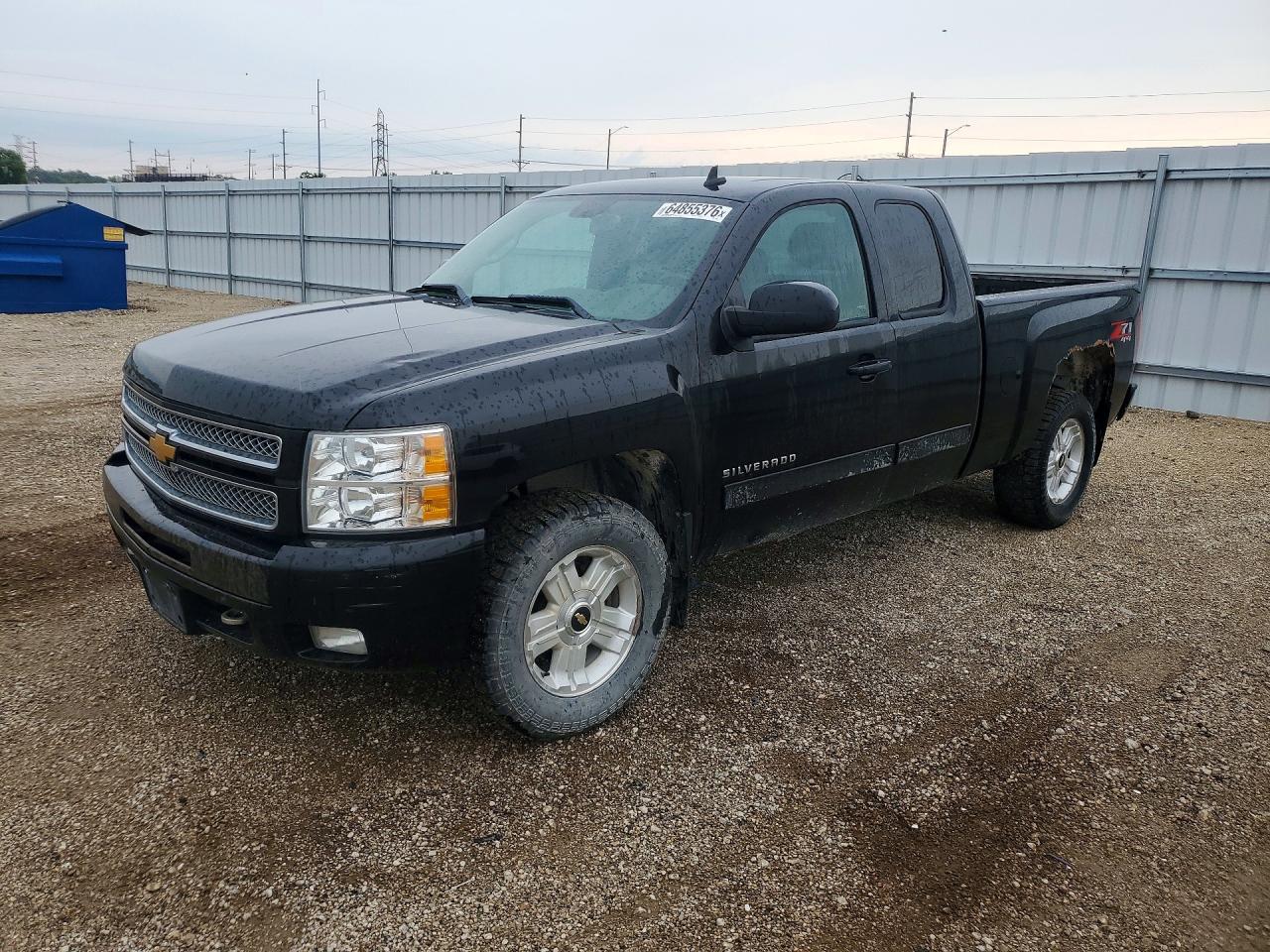 2013 Chevrolet Silverado 1500 LT, VIN 1GCRKSE75DZ239337 — Minor dents and scratches