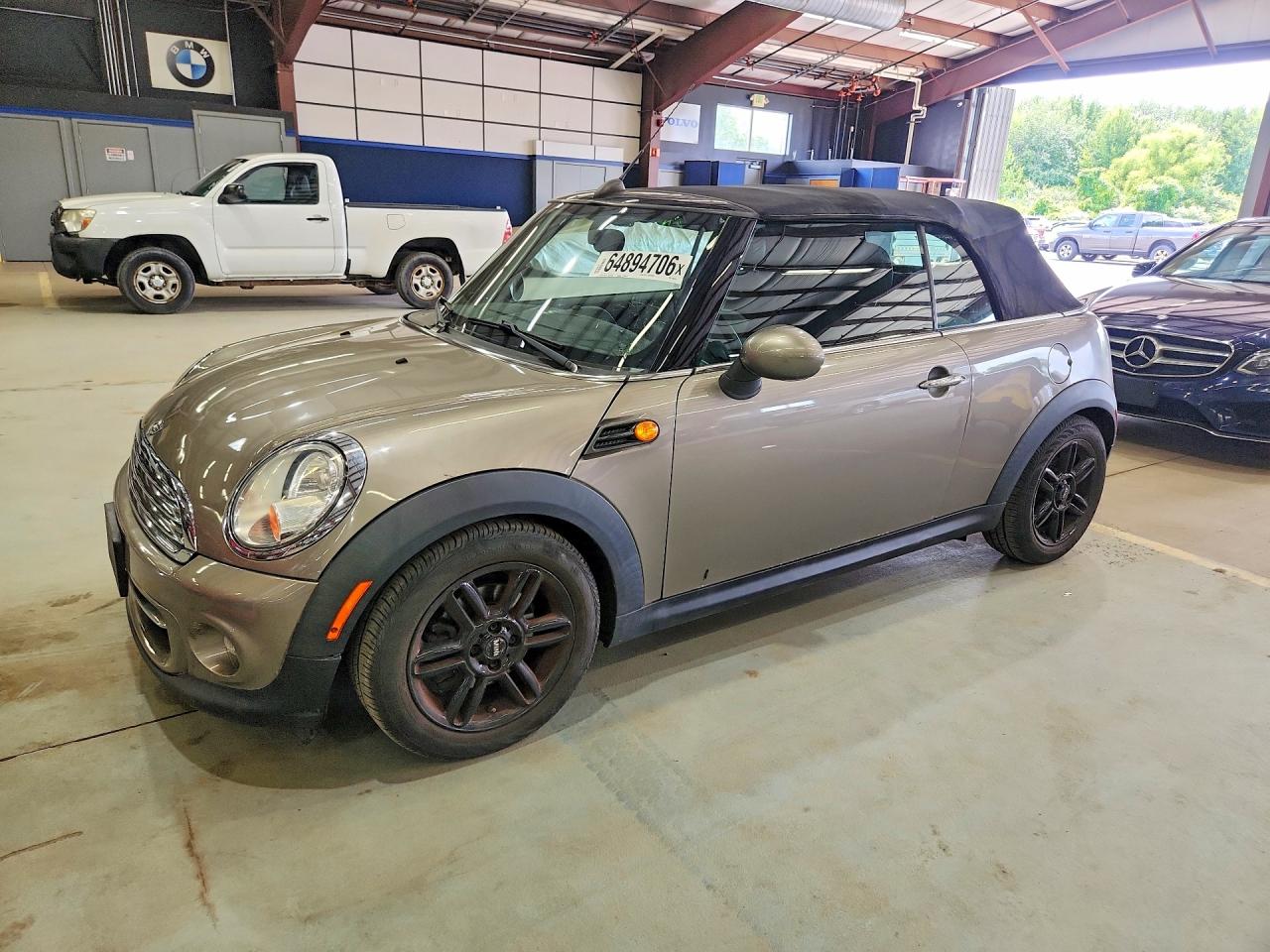 2012 MINI Convertible, VIN WMWZN3C59CT265551 — Front end